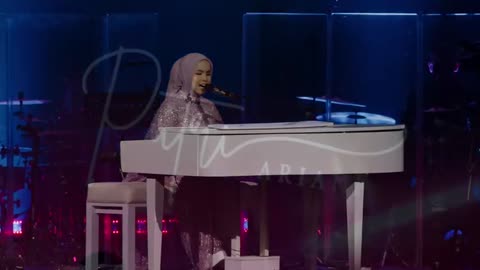 HERO_-_ALAN_WALKER__PUTRI_ARIANI_COVER_Live_Perform_at_resort_world_sentosa480P