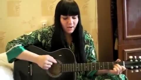 __15_let_ili_maloletka_2_Igra_na_gitare_Ira_Ezhova_Unto8cO8JR0