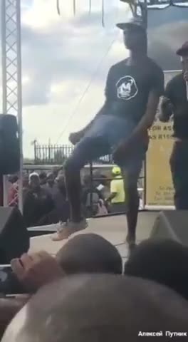 A_u_menja_est_wtuchka