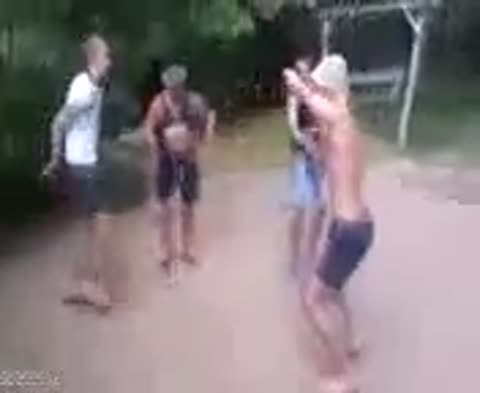 KOGDA_VKLYUCHILSYA_CHETVYORTYJ_YA_UPOLZLA_POD_STOL__nasimke_