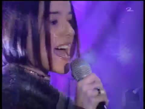 __Alizee_-_Moi_Lolita_-_live_HQ__zfXBNQMj2SE