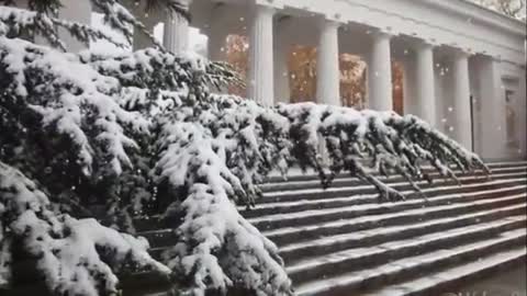 Снег_кружится__летает__летает___